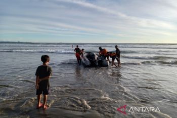 Tiga anak hanyut saat mandi di Pantai Pasir Putih Bengkulu