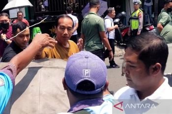 Presiden Jokowi berkeliling Solo sapa warga di Pasar Gede