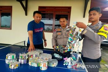 Polres Batang sita ratusan petasan