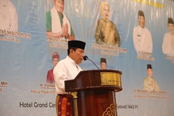 Bupati Rohul safari Ramadhan sambil serahkan bantuan di Sungai Kumango