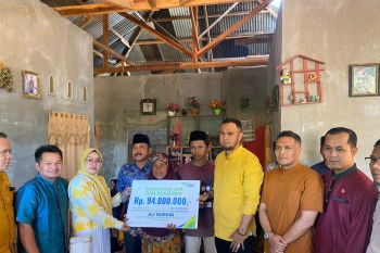 Bupati Sijunjung serahkan santuan JKM BPJAMSOSTEK