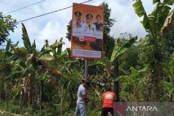 BPBD OKU Selatan memasang rambu-rambu bahaya longsor di jalur mudik