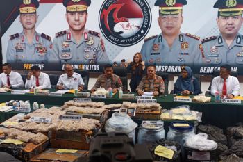 Polda Metro Jaya bongkar narkoba jenis PCC 1,2 juta pil di Tangerang