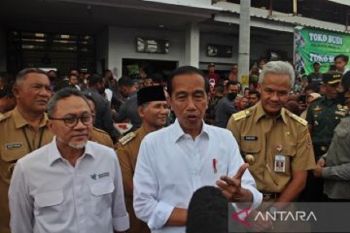 Presiden Jokowi mengecek harga pangan di Pasar Rakyat Cepogo Boyolali