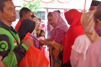 Mbak Ita:  Santuni anak yatim jangan hanya pada Ramadhan