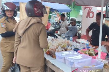 Berburu takjil Ramadhan dan tali persaudaraan di Tanah Papua
