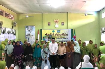 Legislator PKB Jateng dan Muslimat NU Grobogan berbagi sembako