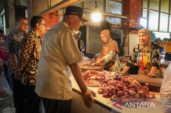 Gubernur Sumbar sidak harga kebutuhan pokok di Padang