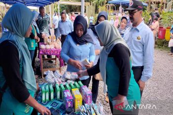 Bupati Sleman memantau pelaksanaan operasi pasar murah