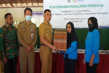 Pemkab Gunungkidul serahkan bantuan alat produksi kepada pelaku UKM Pathilo