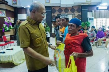 Bupati Jeneponto serahkan bantuan sembako kepada mustahik jelang Lebaran