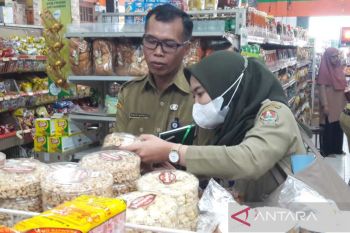 Pemkab Temanggung  cek kualitas barang di swalayan