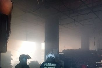 Aciak Mart di Padang terbakar, kerugian capai Rp3 miliar