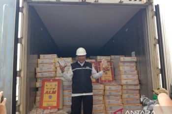 Penuhi stok pangan nasional, Bulog impor 18 ribu ton daging beku
