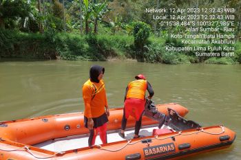 Tim SAR lakukan pencarian pemuda hanyut di Sungai Batang Agam