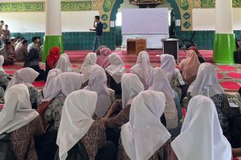 Sosialisasikan PLN Mobile, PLN Bukittinggi hadir di pesantren ramadan