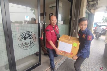 Kejati Sumsel menyita empat dus dokumen dari kantor PT SB