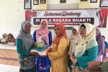 LKKS Agam salurkan bantuan bagi lansia-disabilitas