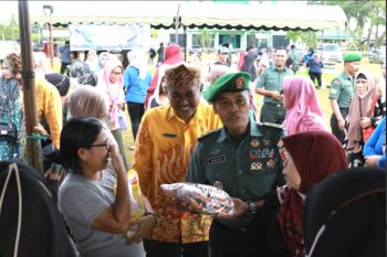 Kodim bersama Diskopdag Tanah Laut gelar pasar murah