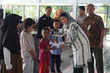 Pemkab Batang salurkan bansos  untuk 1.500 anak yatim