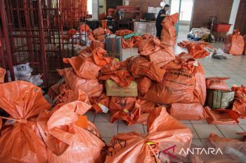 Pengiriman paket jelang lebaran terus meningkat