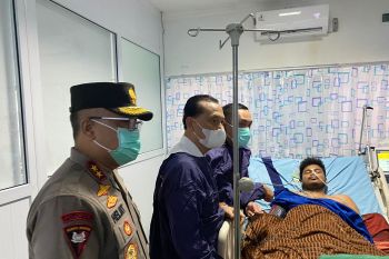 Komisi III DPR besuk anggota Densus 88 yang tertembak di RS Abdoel Moeloek
