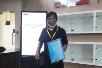 Forum Dosen UIN Suska Riau melaporkan dugaan korupsi ke KPK