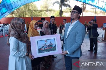 Bukittinggi berikan insentif dan THR untuk 967 guru non PNS total Rp2,7 miliar