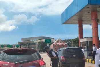 Petugas informasi di gerbang Pelabuhan Bakauheni