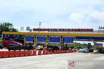 Arus kendaraan masuk melalui Gerbang Tol Kalikangkung mulai meningkat