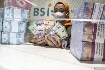 Menemukan nilai ibadah dari sekadar memberi kemudahan penukaran uang pecahan