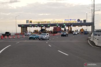 Jasa Marga operasikan 12 gardu di GT Cileunyi untuk arus mudik Lebaran 2023