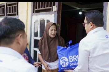 BRI grup bagikan sembako Ramadhan buat warga Palembang