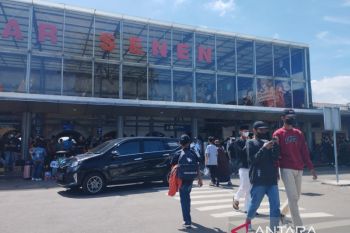 Sebanyak 24.000 pemudik tinggalkan Jakarta dari Stasiun Senen hari ini