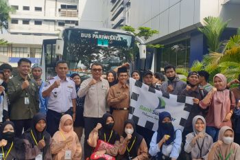Wakil Bupati Selayar melepas peserta program mudik gratis