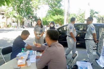 Jasa Raharja Sulteng berikan pengobatan gratis kepada para pemudik