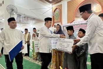 Safari Ramadan Gubri, RAPP dan APRIL serahkan santunan kepada 3.220 anak yatim