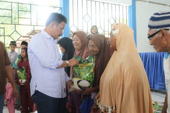 Pemkot Batam salurkan 6.500 paket beras di Pulau Belakangpadang