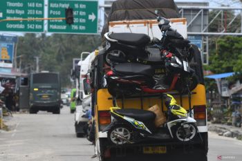 Bus Angkut Motor Pemudik