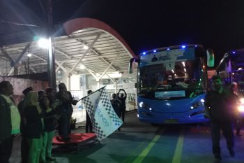 Direksi Pelindo SPJM lepas pemudik gratis di Pelabuhan Makassar