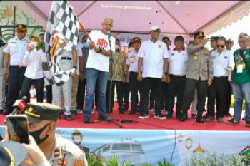 Ganjar lepas ribuan pemudik gratis ke Jateng