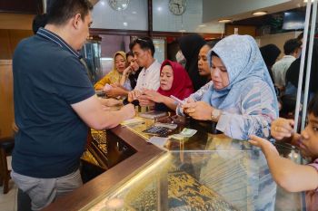 Penjualan Emas Meningkat Jelang Lebaran Di Padang