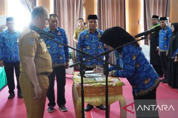 Bupati Konawe Utara ambil sumpah 169 PNS