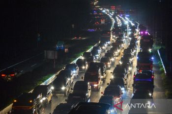 Arus mudik di gerbang tol Cileunyi