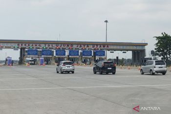 Arus kendaraan di Tol Cisumdawu naik pesat pada H-3 Lebaran