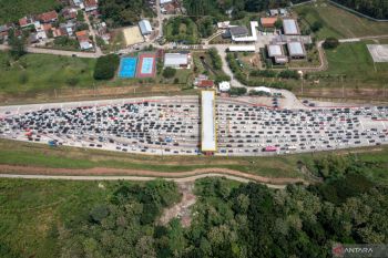 Lonjakan volume kendaraan GT Kalikangkung Semarang