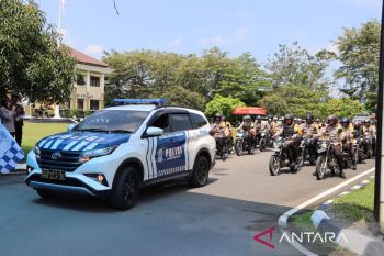 Polres OKU Sumsel distribusikan bantuan sembako hingga pelosok desa