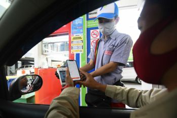 402 motoris layani BBM kendaraan terjebak macet