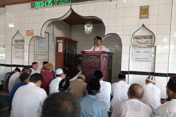 Berbeda hari, Sholat Id hari ini tetap semarak di Padang Panjang