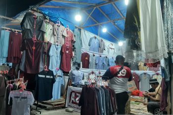 Berburu pakaian Shalat Id di kawasan wisata Religi Palu
